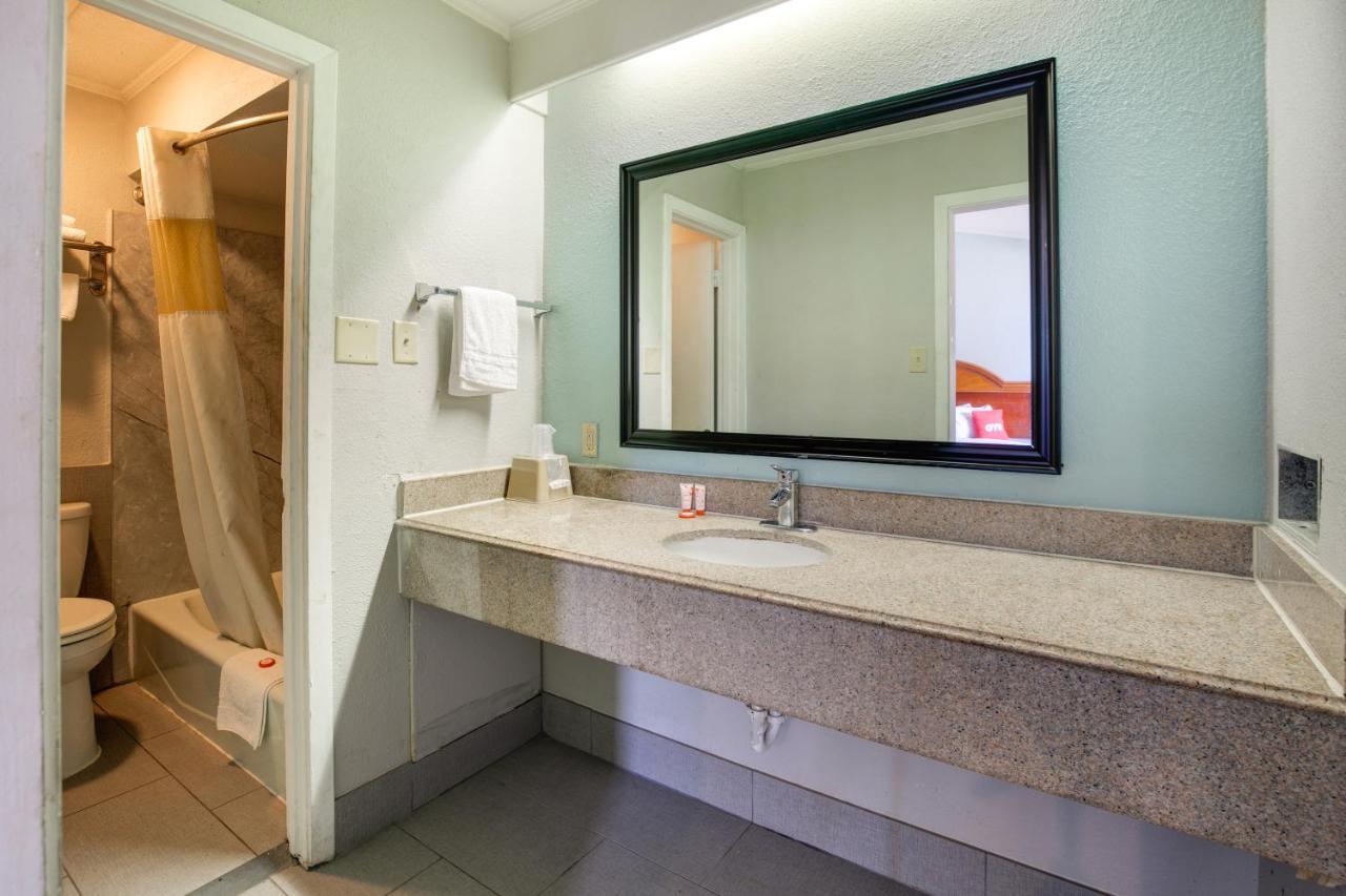 Oyo Hotel Lake Charles La I-10 Ngoại thất bức ảnh
