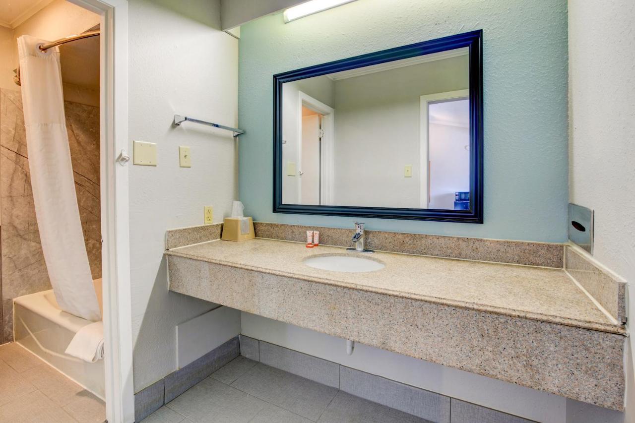 Oyo Hotel Lake Charles La I-10 Ngoại thất bức ảnh