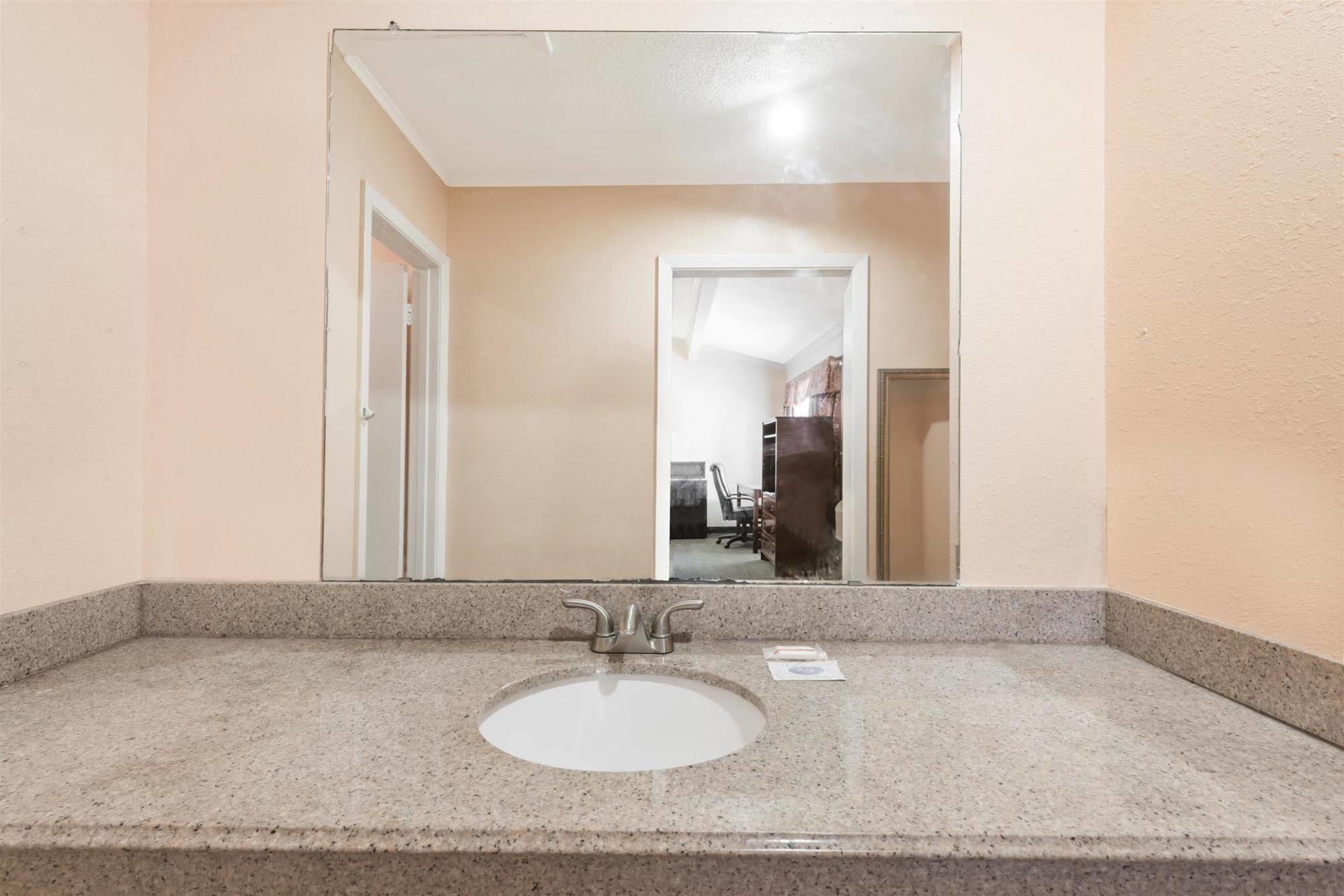 Oyo Hotel Lake Charles La I-10 Ngoại thất bức ảnh